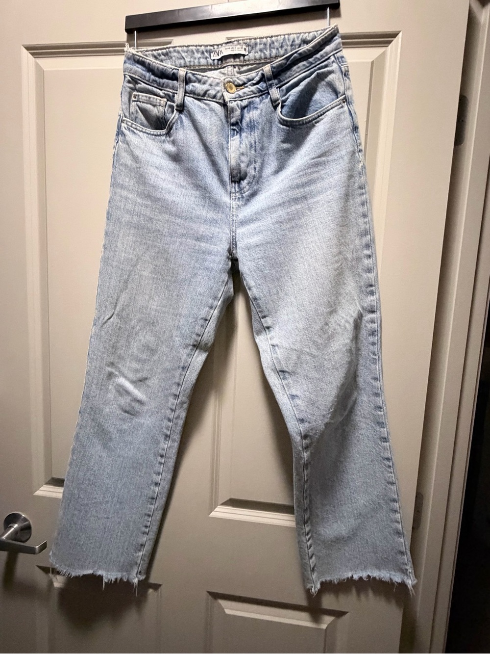 Zara Light Blue Women’s Straight-Leg Jeans